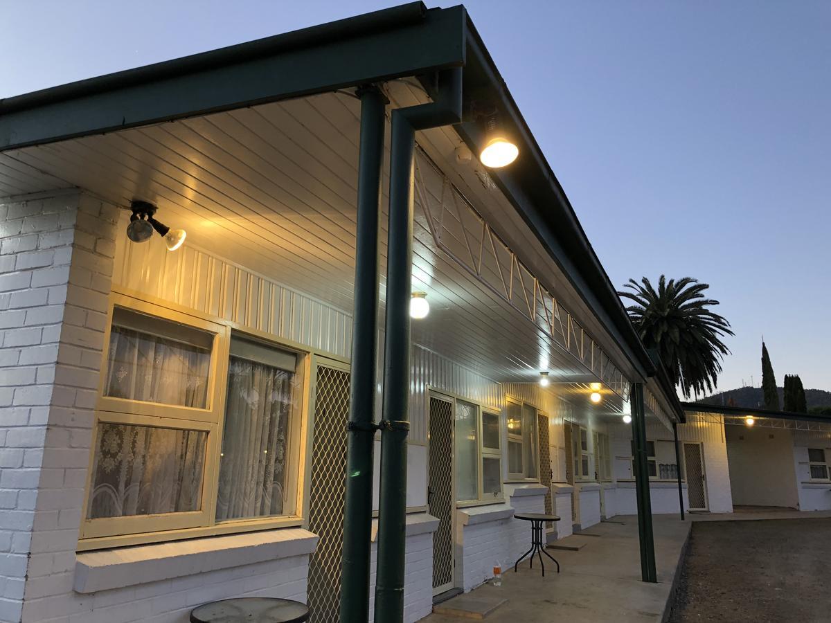Green Door Motel Lavington Екстер'єр фото